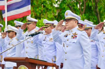 พิธีวางพานพุ่มดอกไม้สดถวายราชสักการะ ... พารามิเตอร์รูปภาพ 1