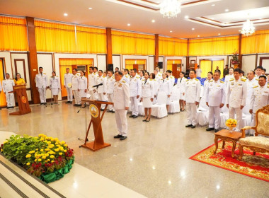 พิธีวางพานพุ่มดอกไม้สดถวายราชสักการะ ... พารามิเตอร์รูปภาพ 14