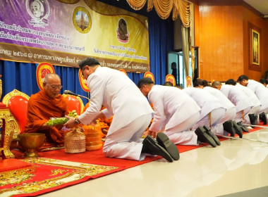 พิธีวางพานพุ่มดอกไม้สดถวายราชสักการะ ... พารามิเตอร์รูปภาพ 15