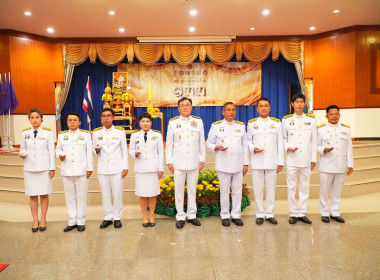 พิธีวางพานพุ่มดอกไม้สดถวายราชสักการะ ... พารามิเตอร์รูปภาพ 2