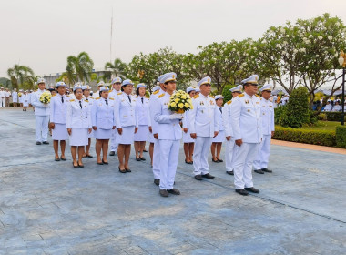 พิธีวางพานพุ่มดอกไม้สดถวายราชสักการะ ... พารามิเตอร์รูปภาพ 12