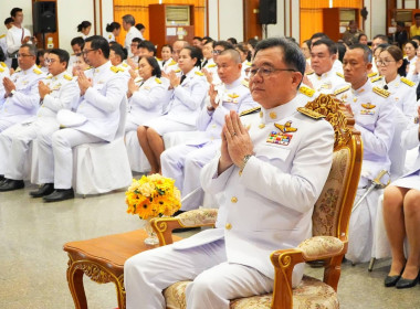 พิธีวางพานพุ่มดอกไม้สดถวายราชสักการะ ... พารามิเตอร์รูปภาพ 13