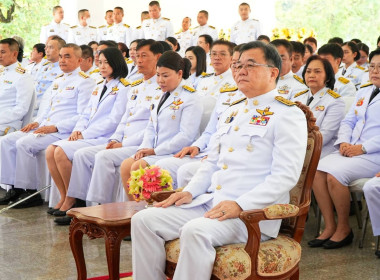 เข้าร่วมพิธีวางพานพุ่มดอกไม้สดถวายราชสักการะ ... พารามิเตอร์รูปภาพ 3