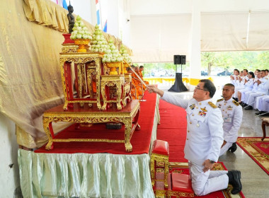 เข้าร่วมพิธีวางพานพุ่มดอกไม้สดถวายราชสักการะ ... พารามิเตอร์รูปภาพ 9