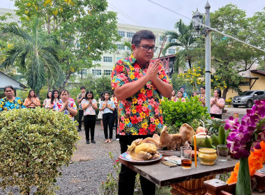 กิจกรรมทำบุญสำนักงาน สรงน้ำพระ และรดน้ำดำหัวท่านสหกรณ์ ... พารามิเตอร์รูปภาพ 5