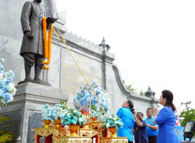 เข้าร่วมพิธีวางพวงมาลัยสองชายร่วมกับหัวหน้าส่วนราชการในสังกัดกระทรวงเกษตรและสหกรณ์ ... พารามิเตอร์รูปภาพ 4