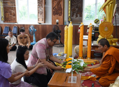 ถวายเทียนพรรษาและผ้าอาบน้ำฝน เนื่องในเทศกาลวันเข้าพรรษา ... พารามิเตอร์รูปภาพ 11