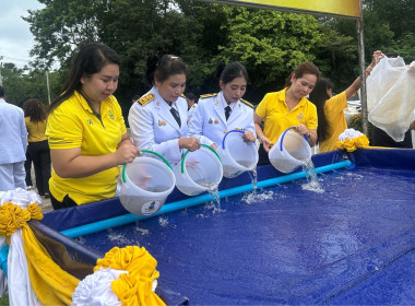 พิธีทำบุญตักบาตรถวายพระราชกุศล ... พารามิเตอร์รูปภาพ 4