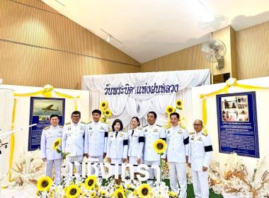 พิธีวางพานพุ่มดอกไม้สดถวายราชสักการะ ... พารามิเตอร์รูปภาพ 3