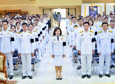 พิธีวางพานพุ่มดอกไม้สดถวายราชสักการะ ... พารามิเตอร์รูปภาพ 11