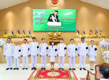 พิธีวางพานพุ่มดอกไม้สดถวายราชสักการะ ... พารามิเตอร์รูปภาพ 2