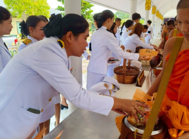 เข้าร่วมพิธีเจริญพระพุทธมนต์และทำบุญตักบาตรถวายพระราชกุศล ... พารามิเตอร์รูปภาพ 4