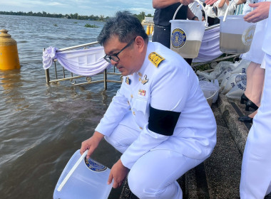 เข้าร่วมพิธีเจริญพระพุทธมนต์และทำบุญตักบาตร ... พารามิเตอร์รูปภาพ 3