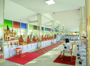 เข้าร่วมพิธีเจริญพระพุทธมนต์และทำบุญตักบาตร ... พารามิเตอร์รูปภาพ 10