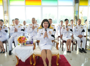 เข้าร่วมพิธีเจริญพระพุทธมนต์และทำบุญตักบาตร ... พารามิเตอร์รูปภาพ 11