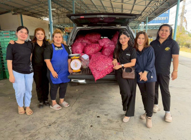 กิจกรรมการบริหารจัดการผลผลิตหัวหอมแดงของจังหวัดศรีสะเกษออกนอกแหล่งผลิต เพื่อแก้ไขปัญหาราคาผลผลิตตกต่ำและล้นตลาด โดยได้ประสานขอความร่วมมือเชื่อมโยงเครือข่ายกับสหกรณ์/กลุ่มเกษตรกร หน่วยงานราชการ ประชาชนในพื้นที่จังหวัดฉะเชิงเทรา กระจายผลผลิตหัวหอมแดง ... พารามิเตอร์รูปภาพ 1