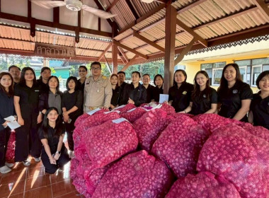 กิจกรรมการบริหารจัดการผลผลิตหัวหอมแดงของจังหวัดศรีสะเกษออกนอกแหล่งผลิต เพื่อแก้ไขปัญหาราคาผลผลิตตกต่ำและล้นตลาด โดยได้ประสานขอความร่วมมือเชื่อมโยงเครือข่ายกับสหกรณ์/กลุ่มเกษตรกร หน่วยงานราชการ ประชาชนในพื้นที่จังหวัดฉะเชิงเทรา กระจายผลผลิตหัวหอมแดง ... พารามิเตอร์รูปภาพ 5