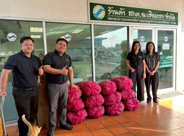 กิจกรรมการบริหารจัดการผลผลิตหัวหอมแดงของจังหวัดศรีสะเกษออกนอกแหล่งผลิต เพื่อแก้ไขปัญหาราคาผลผลิตตกต่ำและล้นตลาด โดยได้ประสานขอความร่วมมือเชื่อมโยงเครือข่ายกับสหกรณ์/กลุ่มเกษตรกร หน่วยงานราชการ ประชาชนในพื้นที่จังหวัดฉะเชิงเทรา กระจายผลผลิตหัวหอมแดง ... พารามิเตอร์รูปภาพ 7