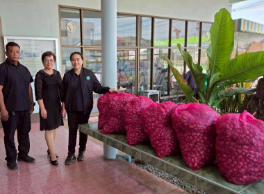 กิจกรรมการบริหารจัดการผลผลิตหัวหอมแดงของจังหวัดศรีสะเกษออกนอกแหล่งผลิต เพื่อแก้ไขปัญหาราคาผลผลิตตกต่ำและล้นตลาด โดยได้ประสานขอความร่วมมือเชื่อมโยงเครือข่ายกับสหกรณ์/กลุ่มเกษตรกร หน่วยงานราชการ ประชาชนในพื้นที่จังหวัดฉะเชิงเทรา กระจายผลผลิตหัวหอมแดง ... พารามิเตอร์รูปภาพ 10