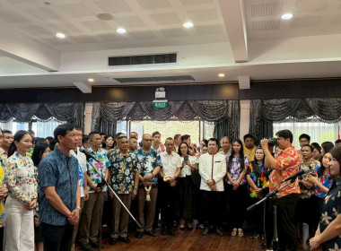 พิธีรดน้ำขอพรผู้ว่าราชการจังหวัดเนื่องในวันสงกรานต์ประจำปี ... พารามิเตอร์รูปภาพ 4