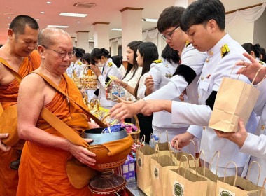 เข้าร่วมพิธีทำบุญตักบาตรถวายพระราชกุศล ... พารามิเตอร์รูปภาพ 1
