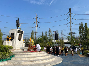 เข้าร่วมพิธีวางพานพุ่มดอกไม้สดถวายราชสักการะพิธีวันที่ระลึกพระบาทสมเด็จพระนั่งเกล้าเจ้าอยู่หัว พระมหาเจษฎาราชเจ้า ณ พระบรมราชานุสาวรีย์พระบาทสมเด็จพระนั่งเกล้าเจ้าอยู่หัว และพิธีวันข้าราชการพลเรือน ณ อาคารมหาเจษฎาบดินทร์ ค่ายสมเด็จพระนั่งเกล้า กองพลทหารร ... พารามิเตอร์รูปภาพ 5