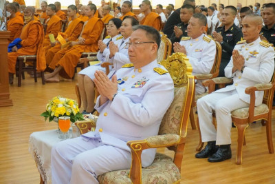 เข้าร่วมพิธีบำเพ็ญกุศลถวายพระราชกุศลแด่พระบาทสมเด็จพระจอมเกล้าเจ้าอยู่หัว พระสยามเทวมหามกุฎวิทยมหาราช เนื่องในอภิลักขิตสมัย 200 ปี นับแต่ทรงพระผนวช ในพระบรมราชานูปถัมป์ ณ อาคารประชาธรรมนาถ วัดสมานรัตนาราม อำเภอเมืองฉะเชิงเทรา จังหวัดฉะเชิงเทรา ... พารามิเตอร์รูปภาพ 1