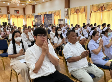 เข้าร่วมพิธีบำเพ็ญกุศลถวายพระราชกุศลแด่พระบาทสมเด็จพระจอมเกล้าเจ้าอยู่หัว พระสยามเทวมหามกุฎวิทยมหาราช เนื่องในอภิลักขิตสมัย 200 ปี นับแต่ทรงพระผนวช ในพระบรมราชานูปถัมป์ ณ อาคารประชาธรรมนาถ วัดสมานรัตนาราม อำเภอเมืองฉะเชิงเทรา จังหวัดฉะเชิงเทรา ... พารามิเตอร์รูปภาพ 6