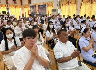 เข้าร่วมพิธีบำเพ็ญกุศลถวายพระราชกุศลแด่พระบาทสมเด็จพระจอมเกล้าเจ้าอยู่หัว พระสยามเทวมหามกุฎวิทยมหาราช เนื่องในอภิลักขิตสมัย 200 ปี นับแต่ทรงพระผนวช ในพระบรมราชานูปถัมป์ ณ อาคารประชาธรรมนาถ วัดสมานรัตนาราม อำเภอเมืองฉะเชิงเทรา จังหวัดฉะเชิงเทรา ... พารามิเตอร์รูปภาพ 4