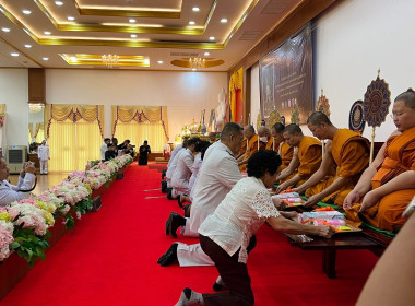 เข้าร่วมพิธีบำเพ็ญกุศลถวายพระราชกุศลแด่พระบาทสมเด็จพระจอมเกล้าเจ้าอยู่หัว พระสยามเทวมหามกุฎวิทยมหาราช เนื่องในอภิลักขิตสมัย 200 ปี นับแต่ทรงพระผนวช ในพระบรมราชานูปถัมป์ ณ อาคารประชาธรรมนาถ วัดสมานรัตนาราม อำเภอเมืองฉะเชิงเทรา จังหวัดฉะเชิงเทรา ... พารามิเตอร์รูปภาพ 7