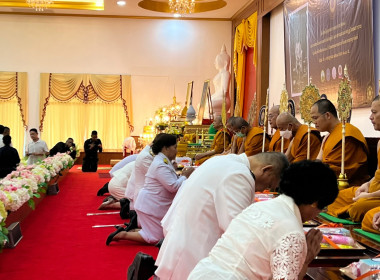 เข้าร่วมพิธีบำเพ็ญกุศลถวายพระราชกุศลแด่พระบาทสมเด็จพระจอมเกล้าเจ้าอยู่หัว พระสยามเทวมหามกุฎวิทยมหาราช เนื่องในอภิลักขิตสมัย 200 ปี นับแต่ทรงพระผนวช ในพระบรมราชานูปถัมป์ ณ อาคารประชาธรรมนาถ วัดสมานรัตนาราม อำเภอเมืองฉะเชิงเทรา จังหวัดฉะเชิงเทรา ... พารามิเตอร์รูปภาพ 2