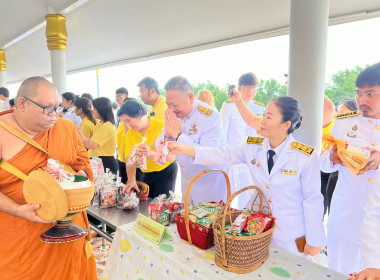 เข้าร่วมพิธีเจริญพระพุทธมนต์ พิธีทำบุญตักบาตรถวายพระราชกุศล ... พารามิเตอร์รูปภาพ 15