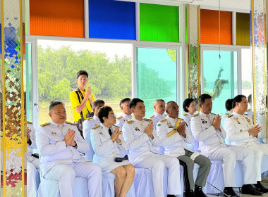 เข้าร่วมพิธีเจริญพระพุทธมนต์ พิธีทำบุญตักบาตรถวายพระราชกุศล ... พารามิเตอร์รูปภาพ 9