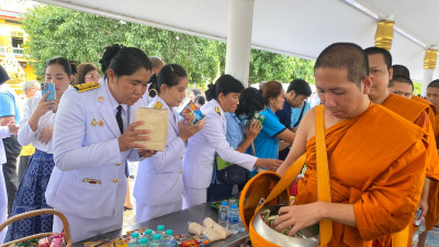 เข้าร่วมพิธีเจริญพระพุทธมนต์และทำบุญตักบาตรถวายพระราชกุศล ... พารามิเตอร์รูปภาพ 1