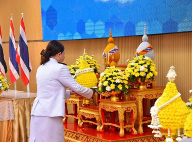 เข้าร่วมพิธีวางพานพุ่มดอกไม้สดเนื่องในวันพระบิดาแห่งฝนหลวง ... พารามิเตอร์รูปภาพ 15