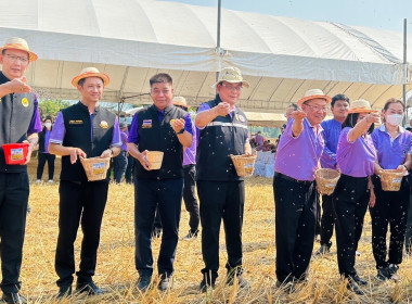 พิธีเปิดงาน &quot;ไถกลบตอซัง สร้างดินยั่นยืน ฟื้นสิ่งแวดล้อม&quot; ... พารามิเตอร์รูปภาพ 9